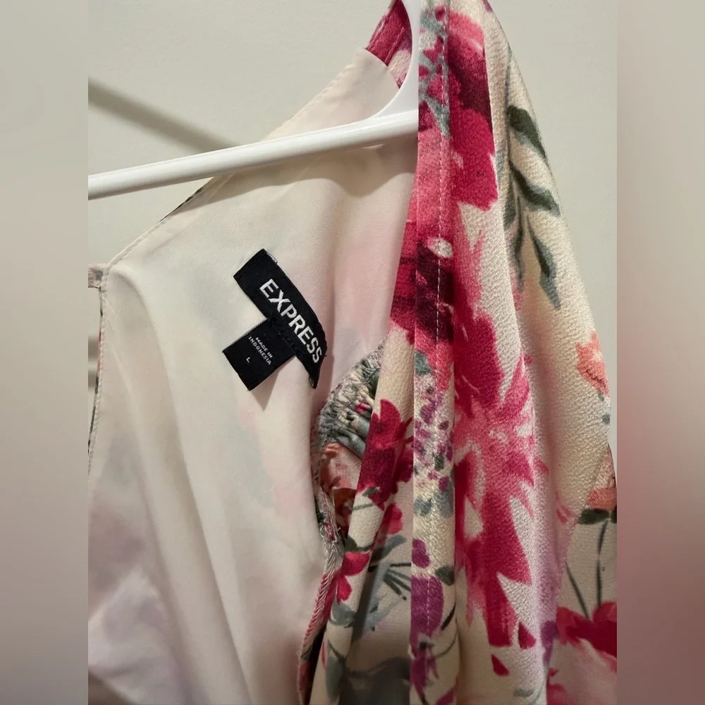 Express women’s floral blouse - Picture 6 of 7
